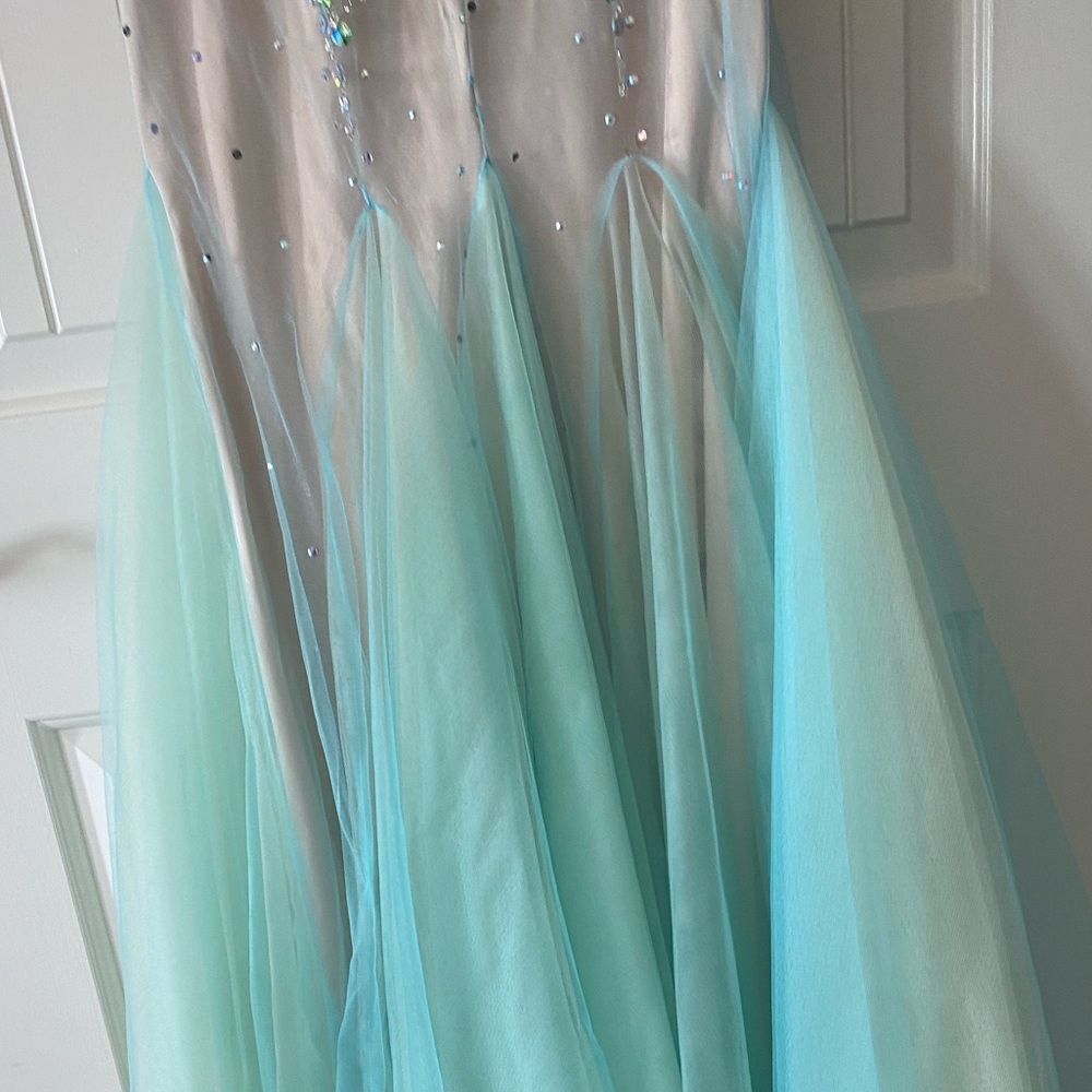 Panoply Prom Dress - Picture 4 of 10